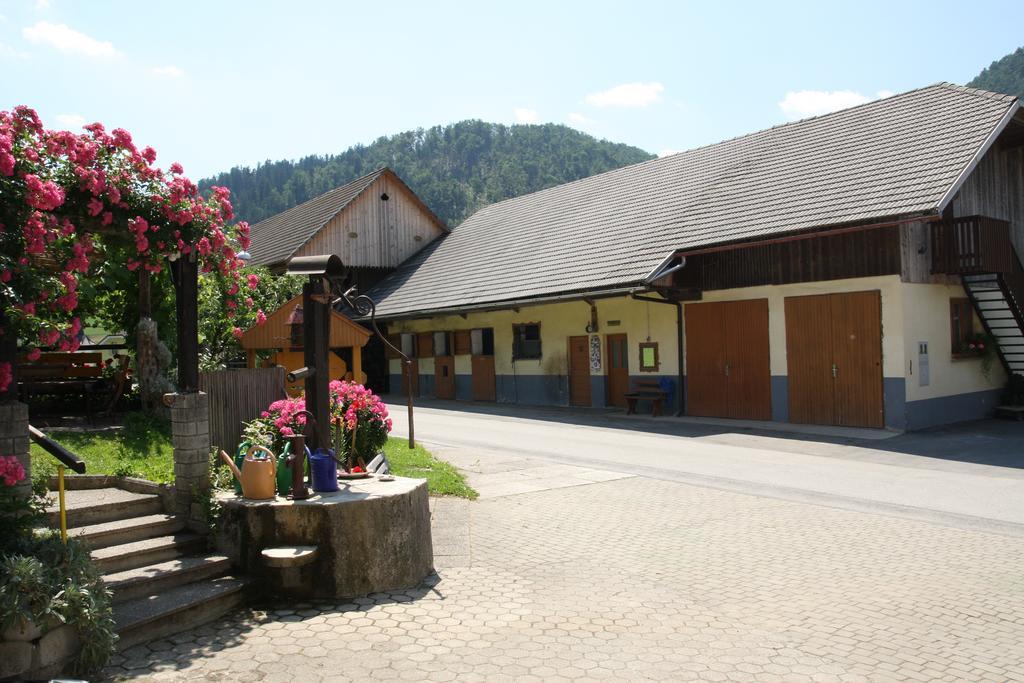 Apartments Pri Bostjanovcu Gorenja Vas  Exteriör bild