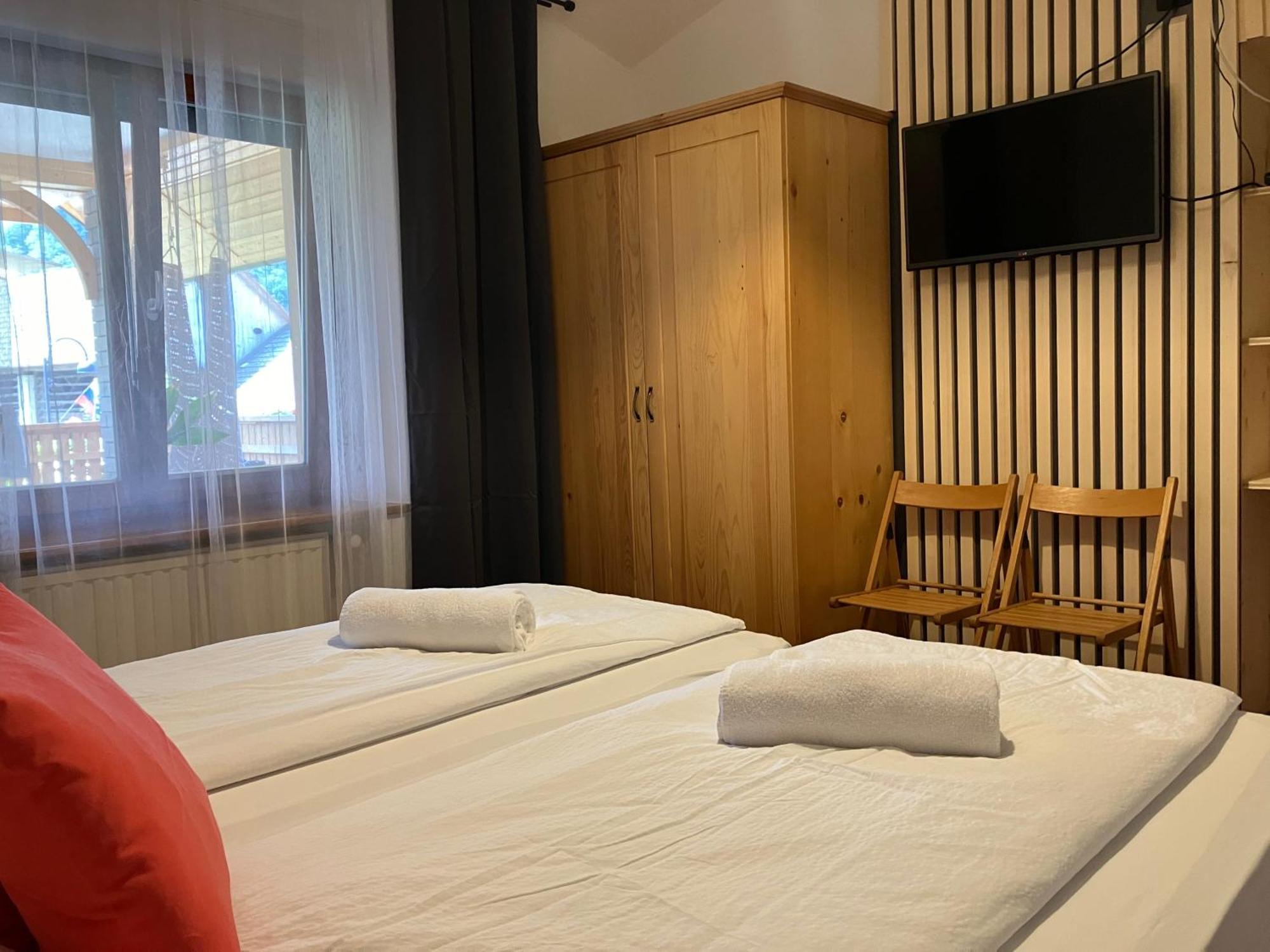 Apartments Pri Bostjanovcu Gorenja Vas  Exteriör bild