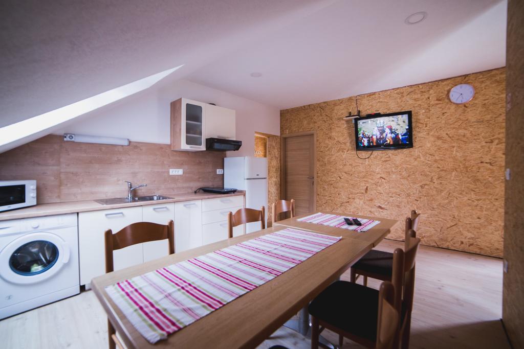 Apartments Pri Bostjanovcu Gorenja Vas  Exteriör bild